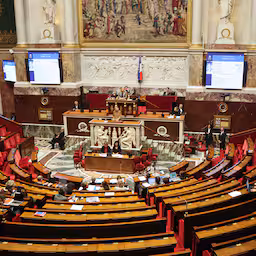 frans-parlement-stemt-met-brede-steun-in-met-socialemediaverbod-voor-jongeren.jpg