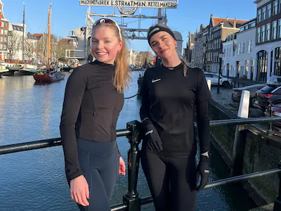 hannah-hansum-rechts-en-myrthe-de-raad-denken-dat-er-nog-wel-wat-dordtenaren-zijn-die-leuk-vinden-om.webp