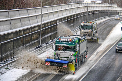 hardinxveld-giessendam-op-zaterdag-3-december-2026-zijn-sneeuwruimers-druk-bezig-geweest-om-de-rijks.jpeg