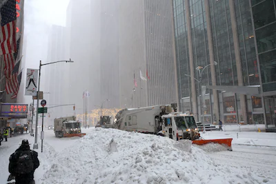 heavy-winter-snowstorm-hits-new-york-city-ny-on-january-25-2026-a-massive-winter-storm-is-bringing-f.webp