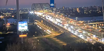 het-is-opnieuw-druk-bij-de-van-brienenoordbrug-op-de-a16.avif