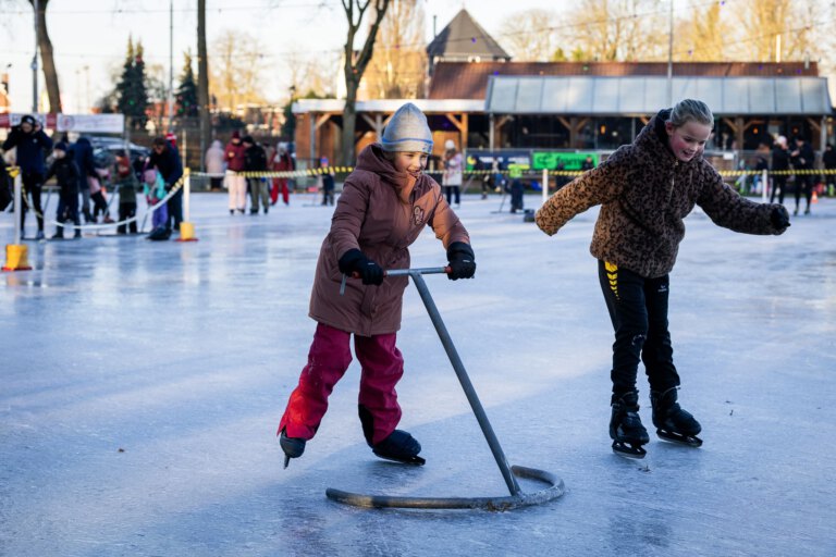 https3A2F2Fwww.metronieuws.nl2Fwp-content2Fuploads2F20262F012FSchaatsen-natuurijs.jpg
