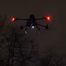 hulpdiensten-zoeken-met-drone-naar-vermiste-wendy-10-in-rotterdam.jpg