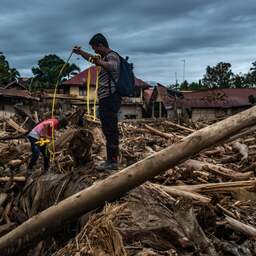 indonesie-trekt-vergunningen-van-28-bedrijven-in-na-dodelijke-overstromingen.jpg