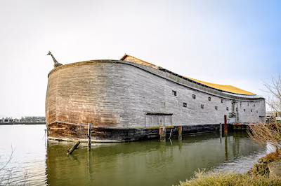 krimpen-aan-den-ijssel-31-12-2025-ark-van-noach-aan-de-kade-in-de-stormpolder-in-krimpen.avif
