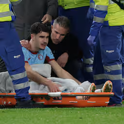 live-europa-league-van-persie-over-blessure-zoon-het-is-hartverscheurend.jpg