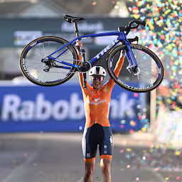 lucinda-brand-pakt-wereldtitel-veldrijden-in-hulst-en-voert-nederlands-podium-aan.jpg
