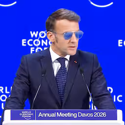 macron-speecht-met-zonnebril-op-in-davos.jpg