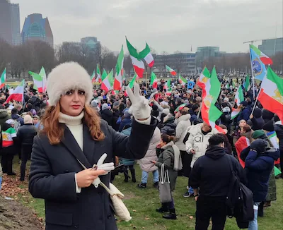 maryam-bij-een-protest-tegen-het-iraanse-regime-het-afgelopen-weekend-in-den-haag.webp