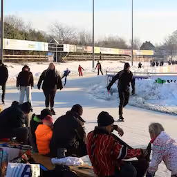 nederland-geniet-van-schaatsen-op-ijsbanen-en-natuurijs.jpg