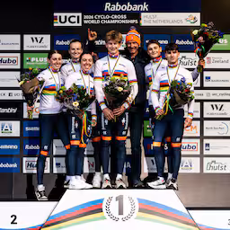 nederland-pakt-eerste-titel-op-wk-veldrijden-in-eigen-land-goud-op-teamestafette.jpg
