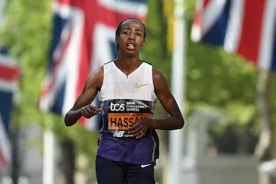 netherland-s-sifan-hassan-crosses-the-line-in-third-place-in-the-women-s-race-at-the-2025-london-mar.webp