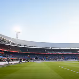 om-eist-tot-vijf-jaar-cel-voor-gooien-paal-op-medewerker-feyenoord.jpg