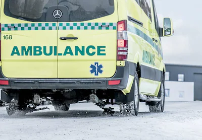 onder-ambulances-en-sommige-andere-voertuigen-van-hulpdiensten-hangen-vaak-kettinkjes.webp