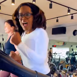 oprah-winfrey-viert-72e-verjaardag-met-work-out-van-72-minuten.jpg