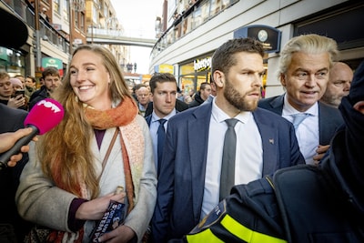 papendrecht-geert-wilders-pvv-tijdens-zijn-begin-azc-tour-in-papendrecht-de-reeks-aangekondigde-bezo.jpeg