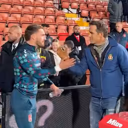 ryan-reynolds-support-zijn-wrexham-bij-stunt-in-fa-cup.jpg