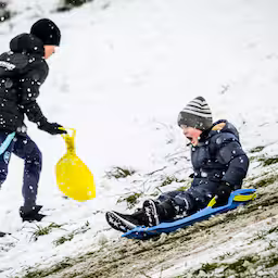 scholen-bepalen-zelf-of-dik-pak-sneeuw-ijsvrij-betekent-lekker-laten-spelen.jpg