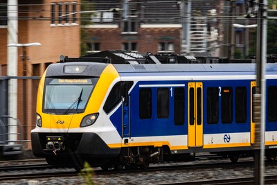 serie-afgekocht-adr-ar20240930-0004-dordrecht-een-ns-trein-op-het-spoor-bij-station-dordrecht.jpeg