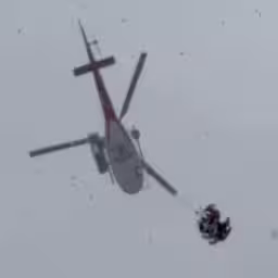 skilegende-vonn-valt-en-wordt-met-helikopter-van-piste-gehaald.jpg