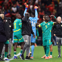 spelers-van-senegal-lopen-van-veld-na-penalty-voor-marokko.jpg