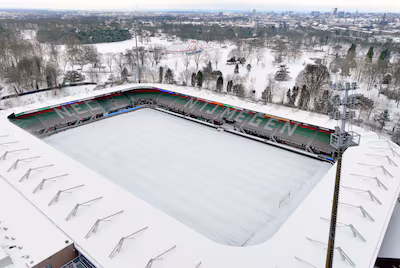 stadion-de-goffert-nijmegen-in-de-sneeuw.avif