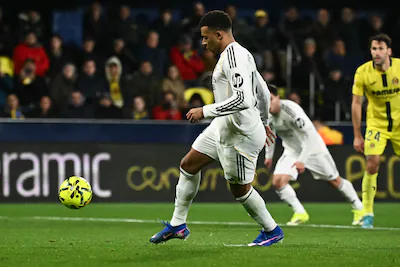 topshot-real-madrid-s-french-forward-10-kylian-mbappe-scores-his-team-s-second-goal-from-the-penalty.webp