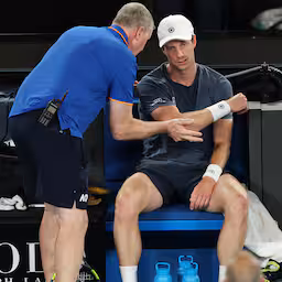 van-de-zandschulp-kan-in-melbourne-niet-stunten-tegen-geirriteerde-djokovic.jpg