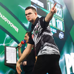 van-veen-overklast-titelkandidaat-humphries-en-bereikt-halve-finales-wk-darts.jpg