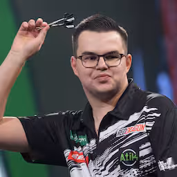 van-veen-verder-op-world-masters-van-gerwen-meteen-uitgeschakeld.jpg