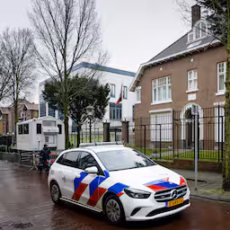 vier-arrestaties-na-gooien-van-stenen-naar-iraanse-ambassade-in-den-haag.jpg