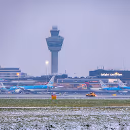 winters-weer-hindert-vliegverkeer-tientallen-vluchten-op-schiphol-geannuleerd.jpg