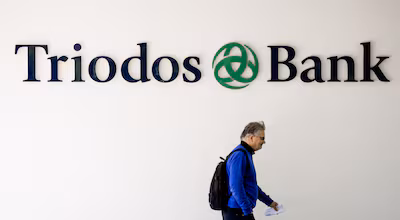 zeist-het-logo-van-triodos-bank-op-het-hoofdkantoor-in-zeist-anp-xtra-freek-van-den-bergh.avif