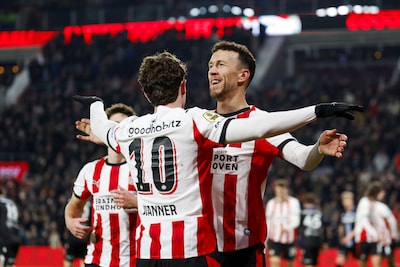 2026-02-04-22-15-08-eindhoven-l-r-paul-wanner-of-psv-eindhoven-ivan-perisic-of-psv-eindhoven-vieren.jpeg