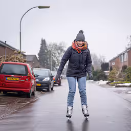 extreem-veel-ongelukken-en-schaatsen-op-straat-noorden-komt-bij-van-code-rood.jpg