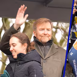 koning-ziet-hoe-mathieu-van-der-poel-wk-veldrijden-wint.jpg