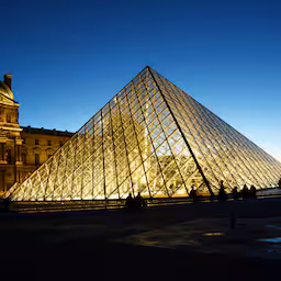 kroon-van-inbraak-in-het-louvre-wordt-gerestaureerd.jpg