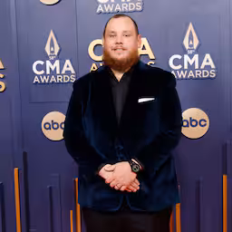luke-combs-zegt-super-bowl-optreden-af-vanwege-zwangerschap-vrouw.jpg