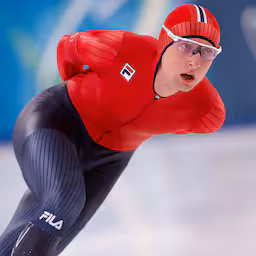 noorse-koning-ziet-hoe-eitrem-naar-nieuw-olympisch-record-schaatst.jpg