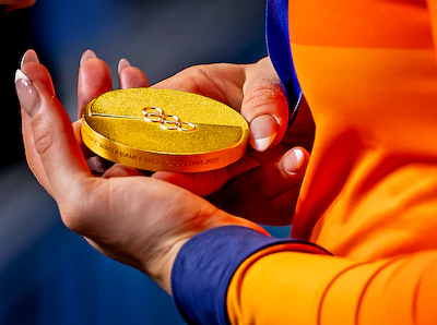 olympische-winterspelen-2026-milaan-cortina-jutta-leerdam-koestert-haar-gouden-medaille-foto-pim-ras.webp