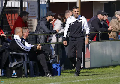 serie-afgekocht-ar20221006-0032-rotterdam-voetbal-trainer-coal-tijdens-de-wedstrijd-coal-antibarbari.webp
