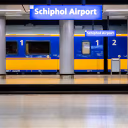 tot-1000-uur-geen-treinen-rond-schiphol-door-kortsluiting-in-schakelkast.jpg