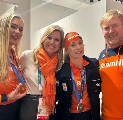 v-l-n-r-jutta-leerdam-koningin-maxima-koning-willem-alexander-en-femke-kok.webp
