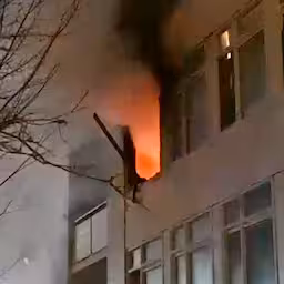 vlammen-slaan-uit-appartement-in-almelo.jpg